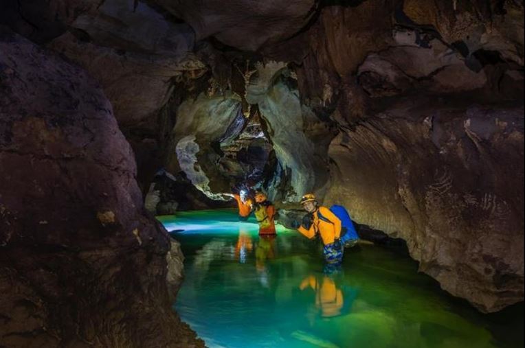 hang Cha Loi 3 min - Khám phá vẻ đẹp huyền bí của hang Chà Lòi Quảng Bình