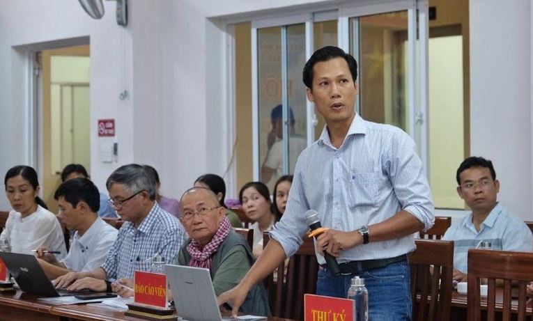 Tiến sĩ Nguyễn Quốc Mạnh-Phó giám đốc Trung tâm nghiên cứu khảo cổ báo cáo kết quả khai quật di tích An Phú.