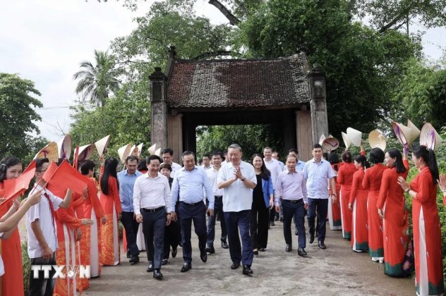 1 5 632x420 - Hình ảnh Chủ tịch nước Tô Lâm thăm nhân dân làng cổ Đường Lâm, Hà Nội