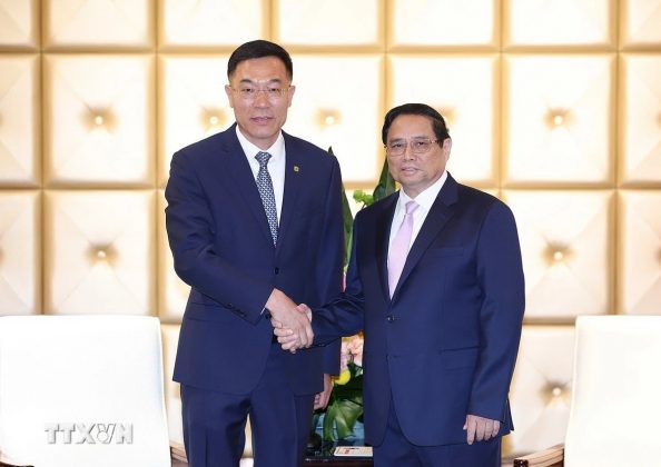 1 min 41 594x420 - Thủ tướng Phạm Minh Chính tiếp một số doanh nghiệp Trung Quốc
