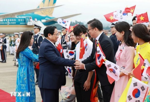 10 min 26 619x420 - Thủ tướng Phạm Minh Chính và Phu nhân bắt đầu chuyến thăm chính thức Hàn Quốc
