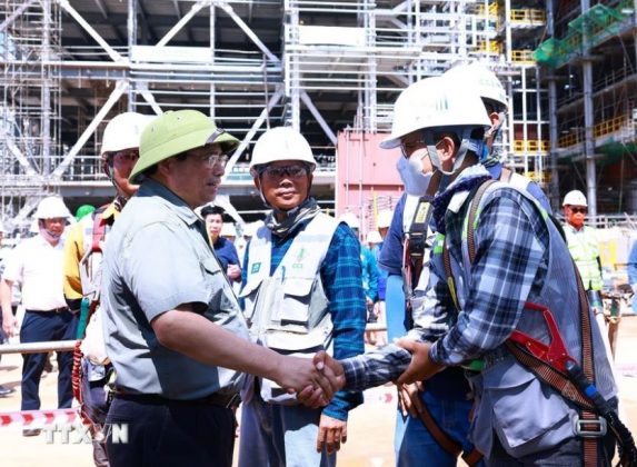 10 min 573x420 - Thủ tướng kiểm tra tiến độ thi công các dự án điện trọng điểm tại Quảng Bình