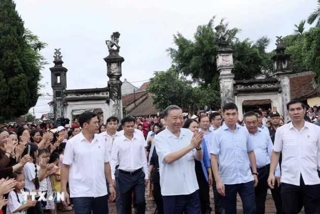11 3 629x420 - Hình ảnh Chủ tịch nước Tô Lâm thăm nhân dân làng cổ Đường Lâm, Hà Nội