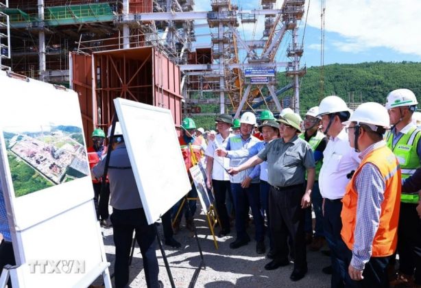 11 min 614x420 - Thủ tướng kiểm tra tiến độ thi công các dự án điện trọng điểm tại Quảng Bình