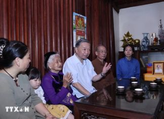 Hình ảnh Chủ tịch nước Tô Lâm thăm nhân dân làng cổ Đường Lâm, Hà Nội