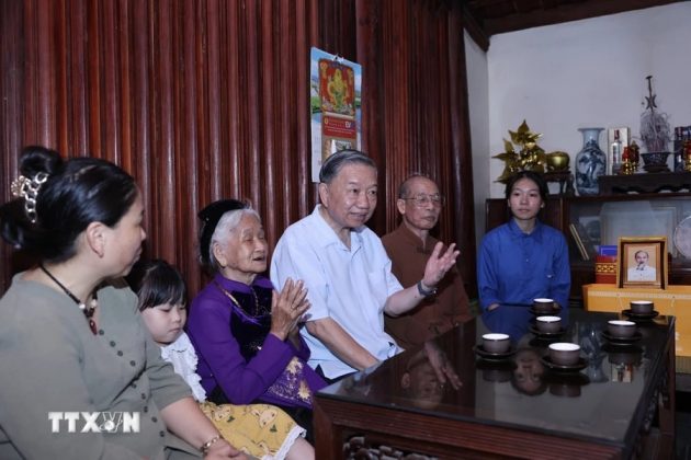 12 1 630x420 - Hình ảnh Chủ tịch nước Tô Lâm thăm nhân dân làng cổ Đường Lâm, Hà Nội