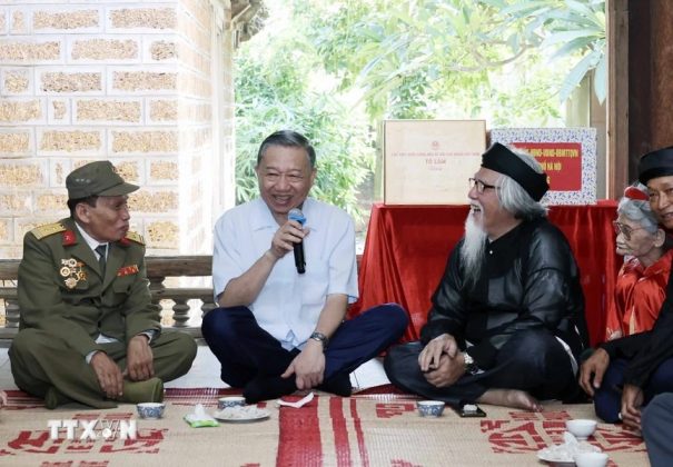 14 605x420 - Hình ảnh Chủ tịch nước Tô Lâm thăm nhân dân làng cổ Đường Lâm, Hà Nội