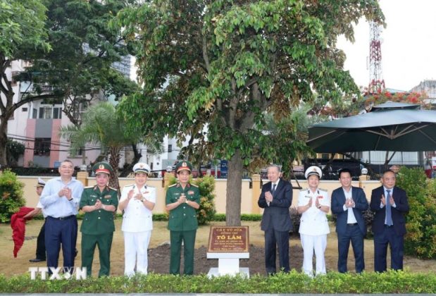 17 min 2 619x420 - Chủ tịch nước Tô Lâm thăm, làm việc tại Bộ Tư lệnh Quân chủng Hải quân
