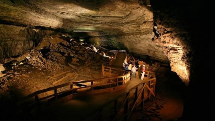 2 6 747x420 - Điểm tên những hang động tự nhiên lớn nhất trên thế giới