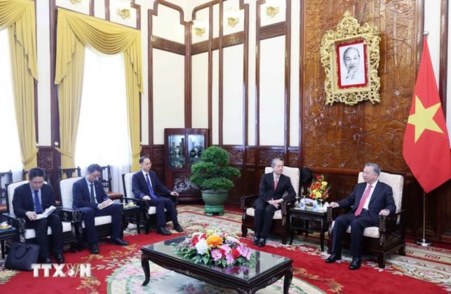2 min 12 643x420 - Chủ tịch nước Tô Lâm tiếp Đại sứ Trung Quốc tại Việt Nam