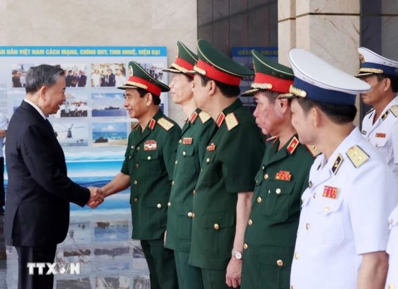 2 min 5 578x420 - Chủ tịch nước Tô Lâm thăm, làm việc tại Bộ Tư lệnh Quân chủng Hải quân