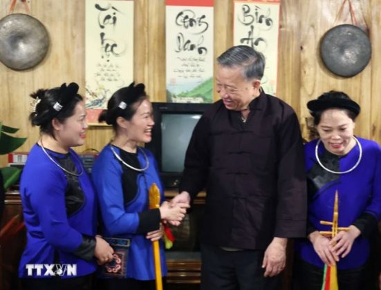 2 min 9 551x420 - Chủ tịch nước Tô Lâm tiếp nhân dân xóm Pác Bó nhân chuyến thăm Cao Bằng