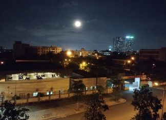 Người Việt thích thú ngắm siêu Trăng Dâu tây to, sáng nhất năm 2024