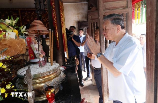 3 5 642x420 - Hình ảnh Chủ tịch nước Tô Lâm thăm nhân dân làng cổ Đường Lâm, Hà Nội