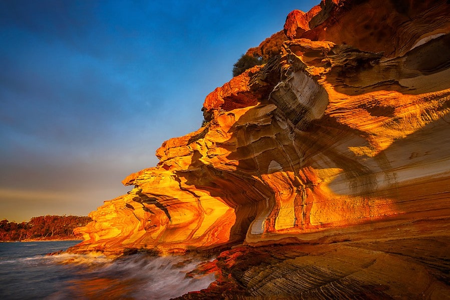 Toàn bộ hòn đảo và đại dương xung Painted Cliffs là một công viên quốc gia với đầy đủ các loài chim, động vật và sinh vật biển. Ảnh: Wolfgangglowacki Toàn bộ hòn đảo và đại dương xung Painted Cliffs là một công viên quốc gia với đầy đủ các loài chim, động vật và sinh vật biển. Ảnh: Wolfgangglowacki