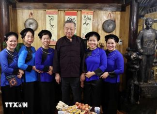 Chủ tịch nước Tô Lâm tiếp nhân dân xóm Pác Bó nhân chuyến thăm Cao Bằng Chủ tịch nước Tô Lâm tiếp nhân dân xóm Pác Bó nhân chuyến thăm Cao Bằng