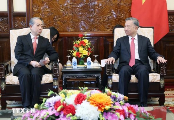 4 min 12 610x420 - Chủ tịch nước Tô Lâm tiếp Đại sứ Trung Quốc tại Việt Nam