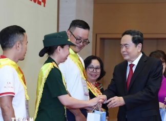 Chủ tịch Quốc hội gặp mặt người hiến máu tình nguyện tiêu biểu toàn quốc Chủ tịch Quốc hội gặp mặt người hiến máu tình nguyện tiêu biểu toàn quốc