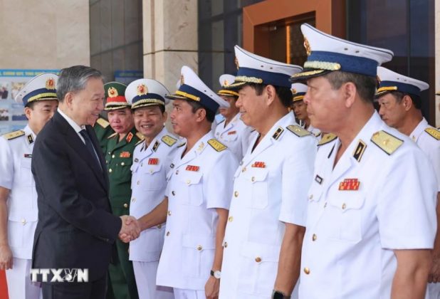 4 min 5 618x420 - Chủ tịch nước Tô Lâm thăm, làm việc tại Bộ Tư lệnh Quân chủng Hải quân