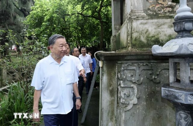 5 5 641x420 - Hình ảnh Chủ tịch nước Tô Lâm thăm nhân dân làng cổ Đường Lâm, Hà Nội