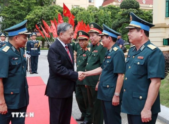 5 min 1 572x420 - Chủ tịch nước Tô Lâm làm việc tại Bộ Tư lệnh Quân chủng Phòng không-Không quân