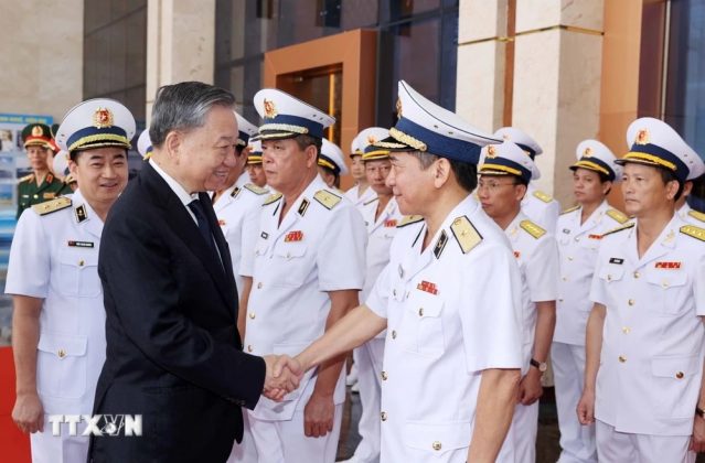 5 min 5 639x420 - Chủ tịch nước Tô Lâm thăm, làm việc tại Bộ Tư lệnh Quân chủng Hải quân