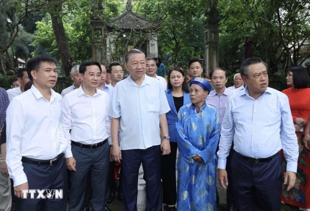 6 5 617x420 - Hình ảnh Chủ tịch nước Tô Lâm thăm nhân dân làng cổ Đường Lâm, Hà Nội