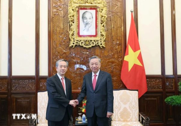 6 min 11 602x420 - Chủ tịch nước Tô Lâm tiếp Đại sứ Trung Quốc tại Việt Nam