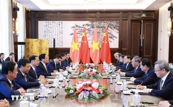 Thủ tướng Phạm Minh Ch&iacute;nh hội đ&agrave;m với Thủ tướng Trung Quốc L&yacute; Cường.