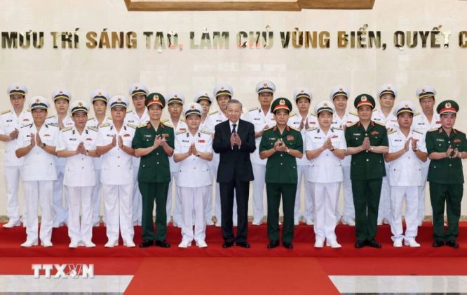7 min 4 666x420 - Chủ tịch nước Tô Lâm thăm, làm việc tại Bộ Tư lệnh Quân chủng Hải quân