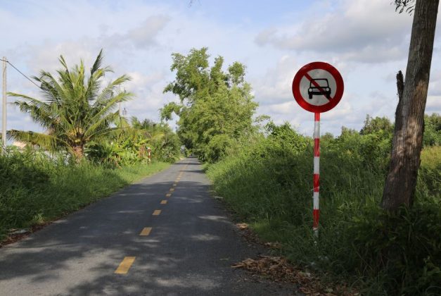 Cấm &ocirc; t&ocirc; lưu th&ocirc;ng tr&ecirc;n đường tỉnh 965 để đảm bảo an to&agrave;n giao th&ocirc;ng.