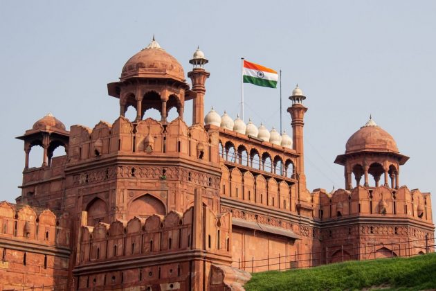 C&ugrave;ng với lăng mộ Taj Mahal, ph&aacute;o đ&agrave;i Agra được xem l&agrave; di t&iacute;ch đặc biệt, minh chứng cho một thời kỳ thịnh vượng của triều đại Mogul.