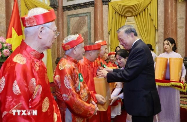 8 min 2 646x420 - Chủ tịch nước Tô Lâm gặp mặt đại biểu Người cao tuổi tiêu biểu toàn quốc