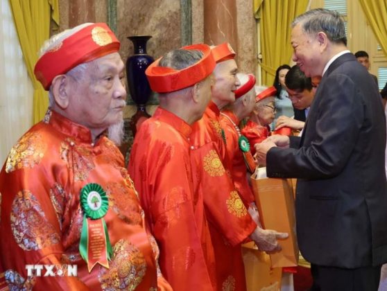 9 min 2 558x420 - Chủ tịch nước Tô Lâm gặp mặt đại biểu Người cao tuổi tiêu biểu toàn quốc