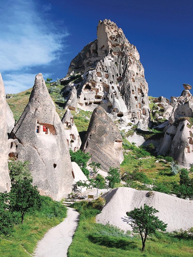 Pháo đài tự nhiên Uchisar của Cappadocia được chạm khắc từ đá tufa mềm