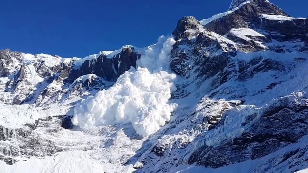 Ít nhất 62 người bị mắc kẹt do lở tuyết ở Chile Ít nhất 62 người bị mắc kẹt do lở tuyết ở Chile
