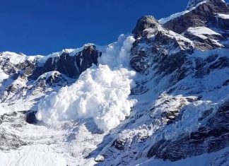 Ít nhất 62 người bị mắc kẹt do lở tuyết ở Chile