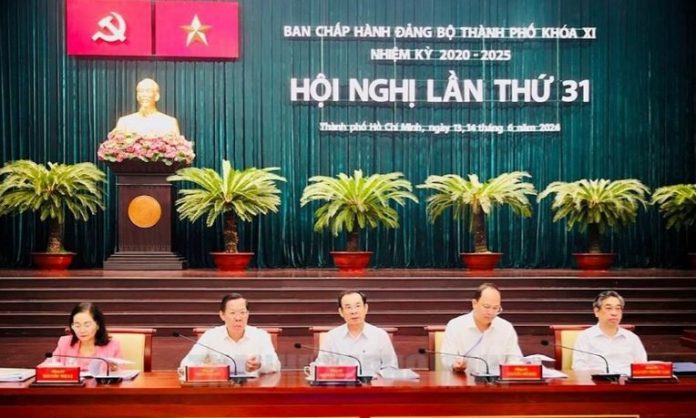 Kinh tế Thành phố Hồ Chí Minh có nhiều chuyển biến tích cực Kinh tế Thành phố Hồ Chí Minh có nhiều chuyển biến tích cực