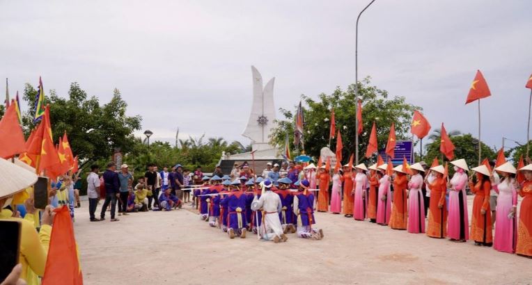 Bả trạo là nét đặc sắc trong Lễ hội cầu ngư thể hiện cảnh sinh hoạt, lao động của ngư dân.