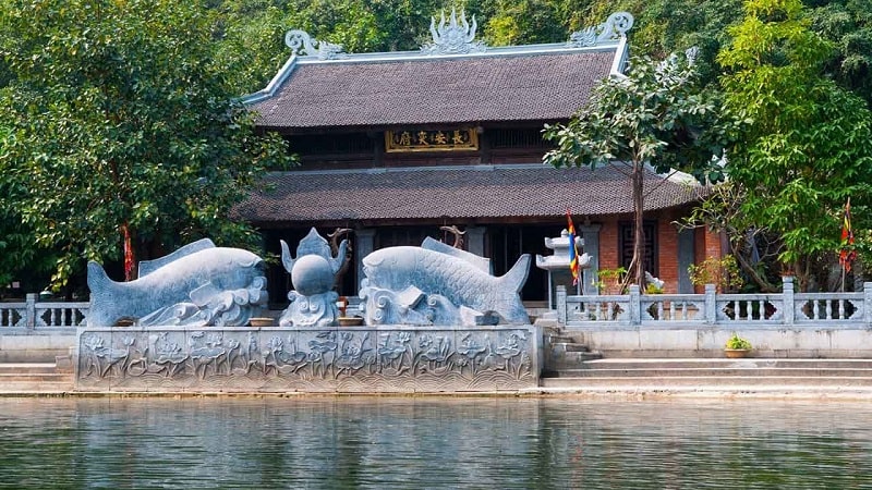 Lenh denh o Trang An 6 min - Lênh đênh ở Tràng An, sửng sốt với đền, chùa cổ và hang động kỳ bí