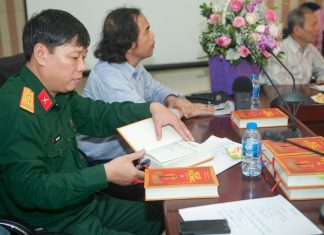 Lão sư hộ pháp - Truyện lịch sử Phùng Văn Khai