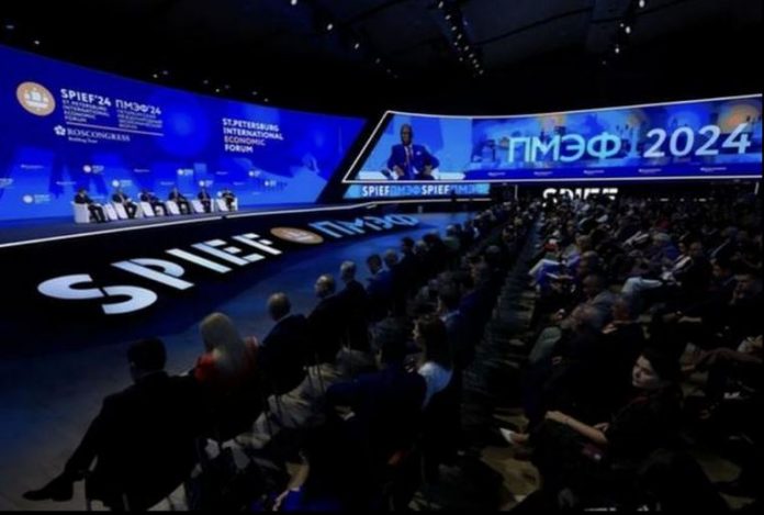 Phó Thủ tướng Trần Lưu Quang nêu 3 đề xuất tại diễn đàn kinh tế quốc tế ở Nga