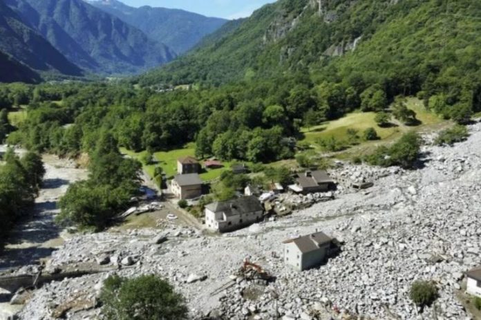 Sạt lở đất ở Đông Nam Thụy Sĩ, 3 người dân mất tích