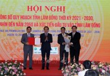 Trao Quyết định phê duyệt Quy hoạch tỉnh Lâm Đồng thời kỳ 2021 - 2030