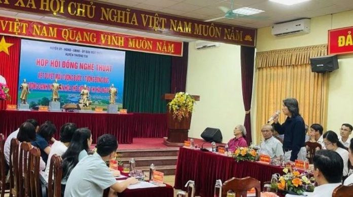 Xét duyệt mẫu tượng Danh nhân văn hóa thế giới, đại thi hào Nguyễn Du đặt tại vườn hoa thị trấn Thường Tín Xét duyệt mẫu tượng Danh nhân văn hóa thế giới, đại thi hào Nguyễn Du đặt tại vườn hoa thị trấn Thường Tín