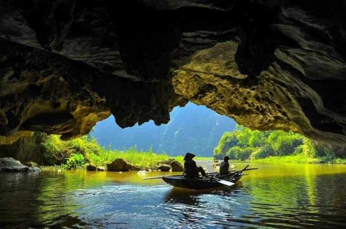 Độc đáo hệ thống hang động xuyên thủy ở Tam Cốc-Bích Động