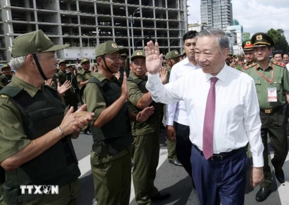 1 min 1 592x420 - Chủ tịch nước Tô Lâm dự lễ ra mắt Lực lượng bảo vệ an ninh, trật tự ở cơ sở