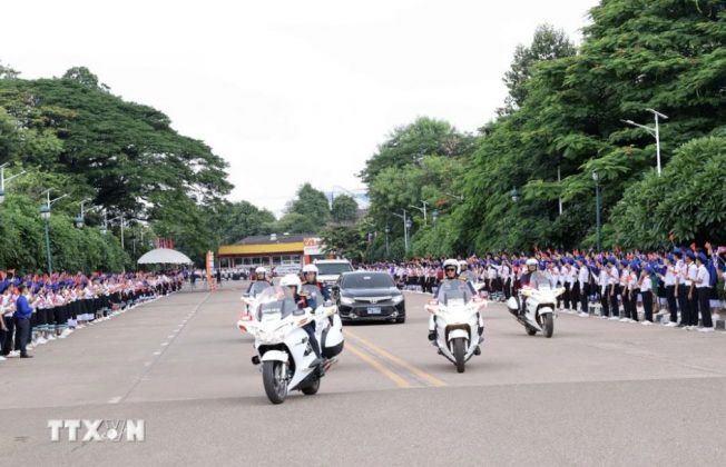 Lễ đ&oacute;n ch&iacute;nh thức Chủ tịch nước T&ocirc; L&acirc;m được tổ chức trọng thể tại Quảng trường Nh&agrave; Quốc hội ở Thủ đ&ocirc; Vientiane. (Ảnh: Nhan S&aacute;ng/TTXVN)