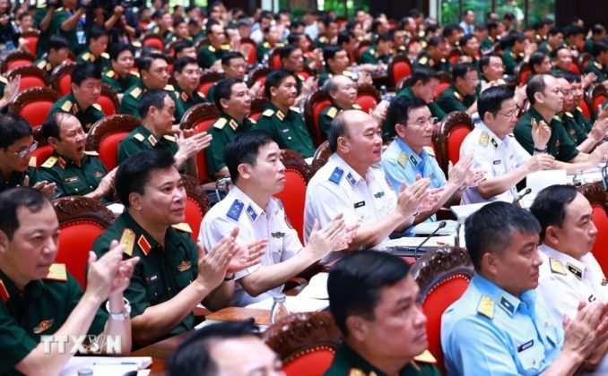 C&aacute;c đại biểu dự Hội nghị Qu&acirc;n ch&iacute;nh to&agrave;n qu&acirc;n 6 th&aacute;ng đầu năm 2024.