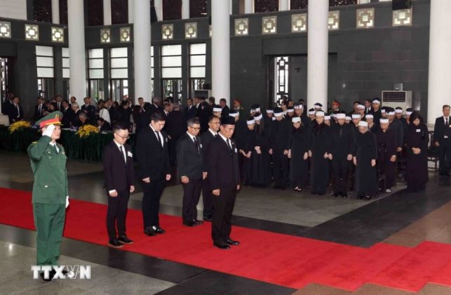 Đo&agrave;n Indonesia do Bộ trưởng N&ocirc;ng nghiệp Andi Amran Sulaiman l&agrave;m Trưởng đo&agrave;n, viếng Tổng B&iacute; thư Nguyễn Ph&uacute; Trọng.